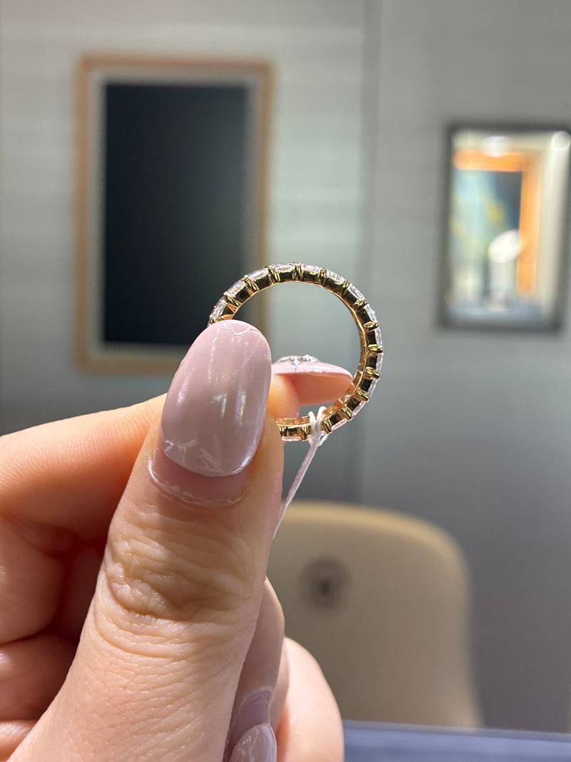 For YARA  18k gold Eternity band D-E VS VVS