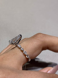 For Becky Potts(14 k white gold,E/VVS2,2.88 carats)
