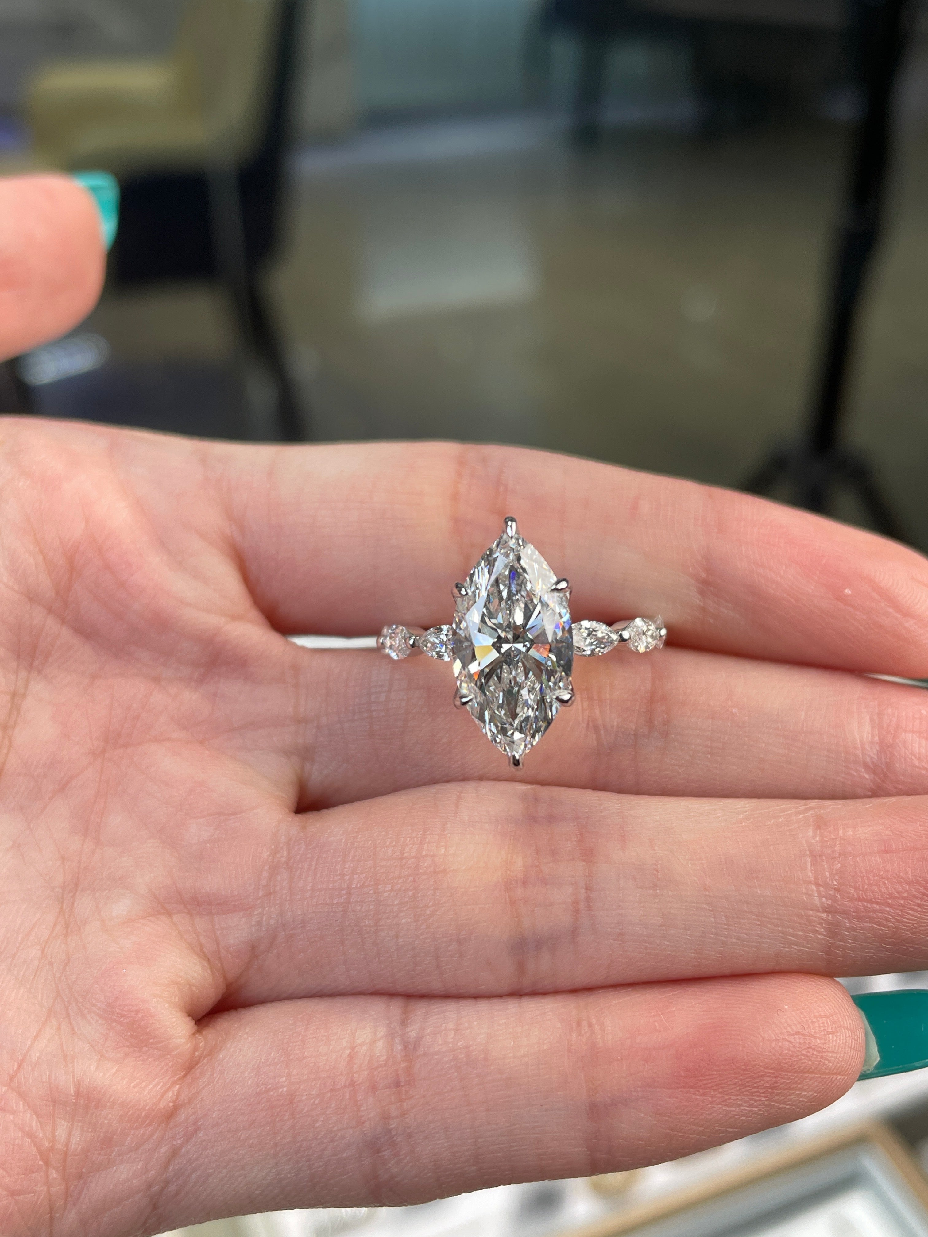 For Creole Counselor 14K solid white gold 4carat E/VVS2, with 0.914ct marquise band
