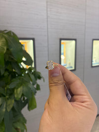 For Beverly Díaz 3.54ct Radiant Bezel D/VVS2 18k