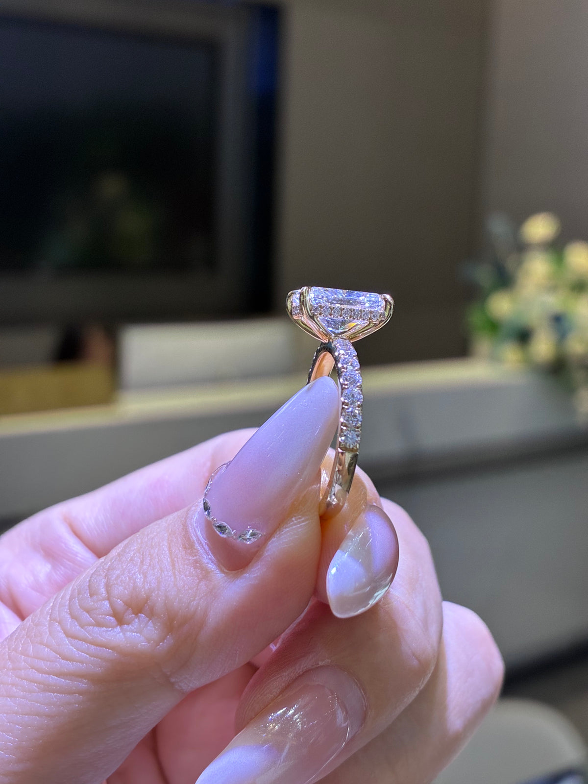 For Adrienne, 2.5ct Elongated cushion +0.577ct, E/VS1, 14k gold