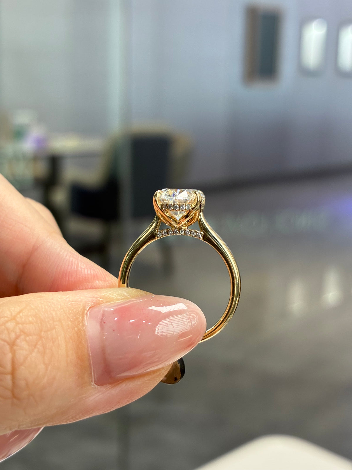 For LiLI, 3.05ct Oval solitaire engagement ring with 0.095ct sidestones, D/VVS2 in 14k yellow gold