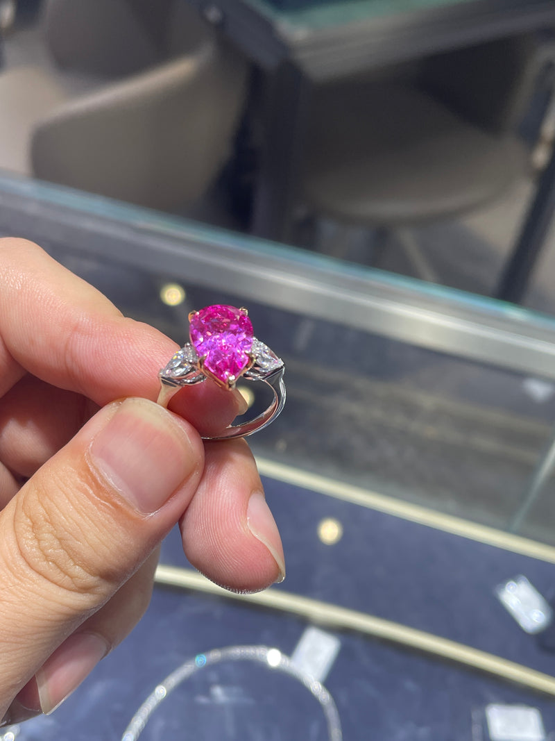 For anabanana three stone style ring two tone 18 k main stone pink sapphire 6.235ct pear cut side stone lab diamond 0.832ct