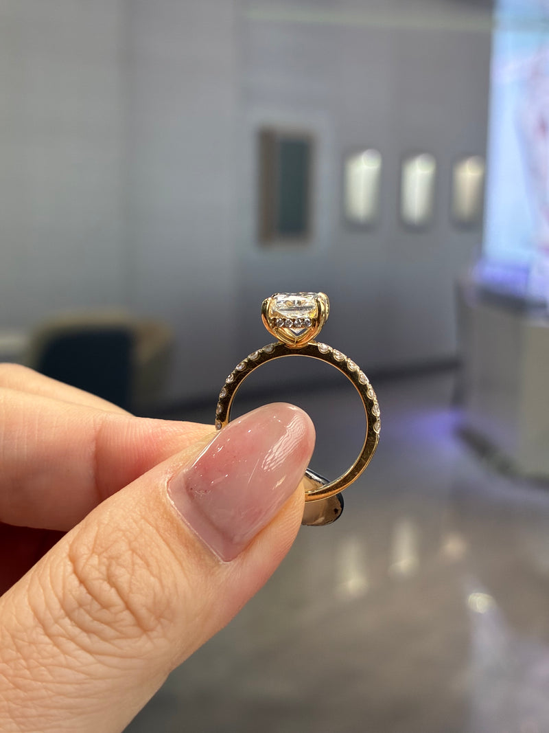 For Lorena,  2.79 ct radiant with 0.495ct sidestones E/VVS2, in 14k yellow gold( Ready to ship)