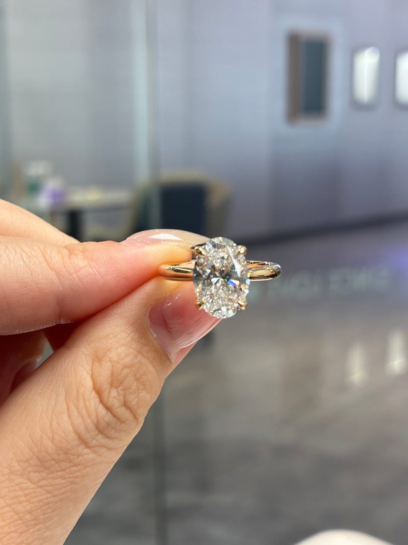 For LiLI, 3.05ct Oval solitaire engagement ring with 0.095ct sidestones, D/VVS2 in 14k yellow gold