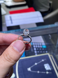For onetaxlady,main stone oval cut 3.1ct D/VS1 side stone 0.345ct