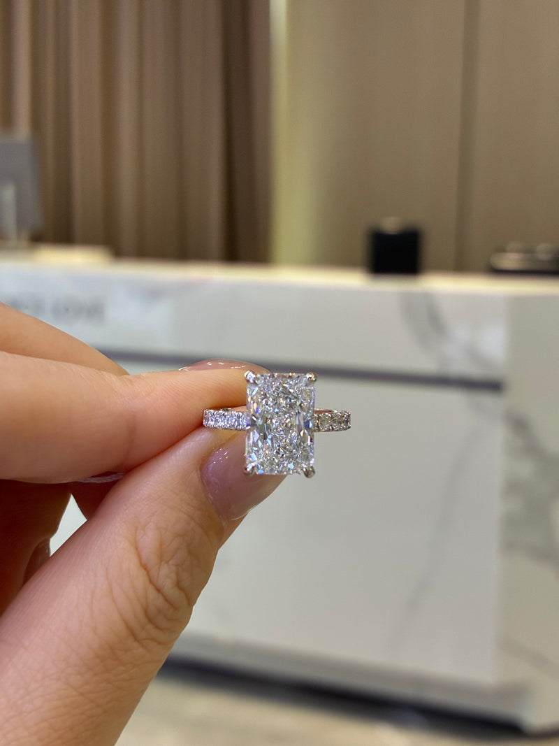 For Daisy, deposit for 4.5ct Radiant with 0.5ct sidestones, E/VVS2, 14k white gold