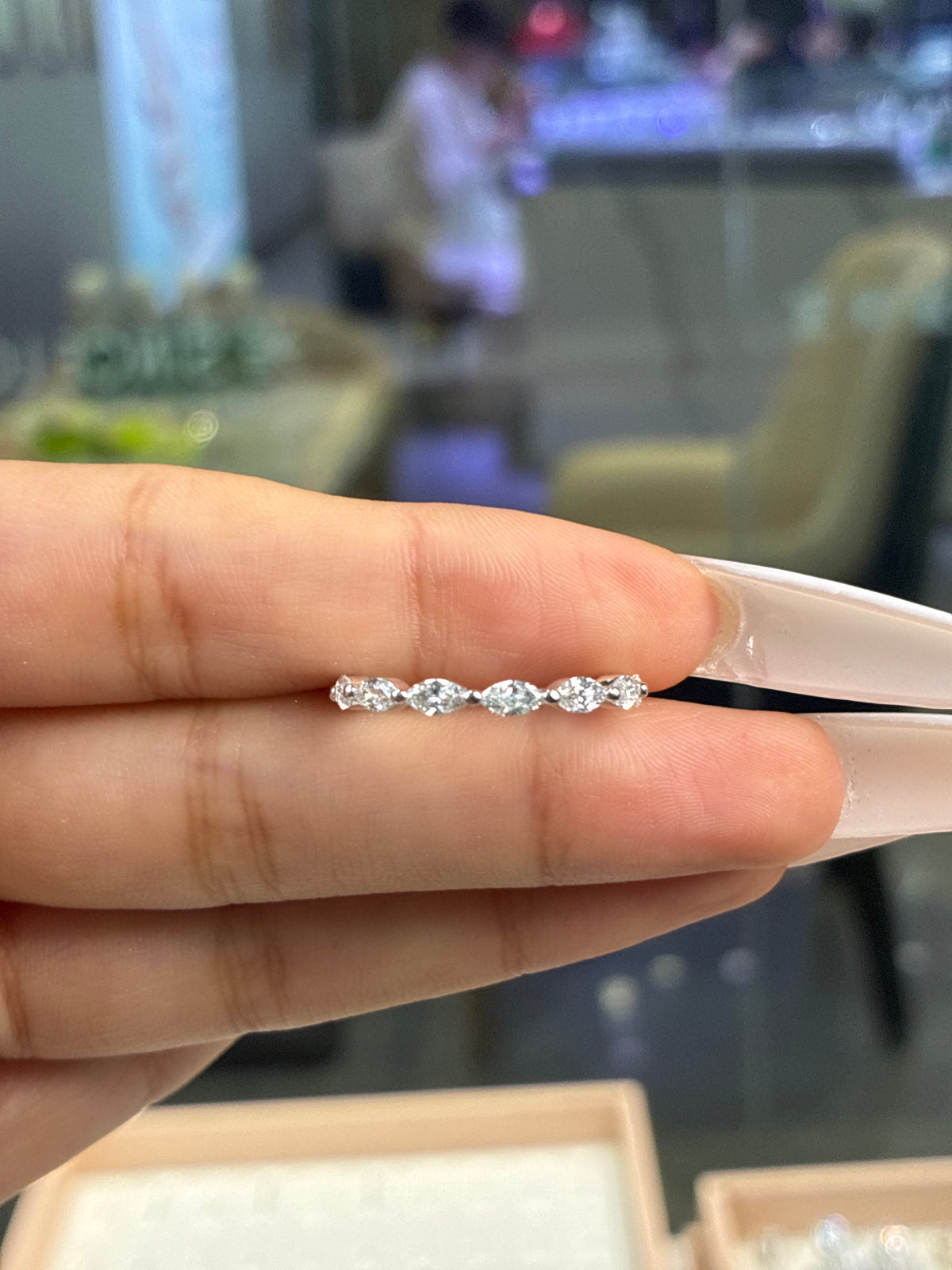 For Samantha, 1️⃣ 4ct Elongated cushion center diamond, E/VVS2, with 0.633ct sidestones, total 4.633ct engagement ring in 14k yellow gold*1pc (Ready To Ship) 2️⃣ 0.6ct Marquise wedding band in 14k yellow gold, DE/VS-VVS *1pc (Ready To Ship)