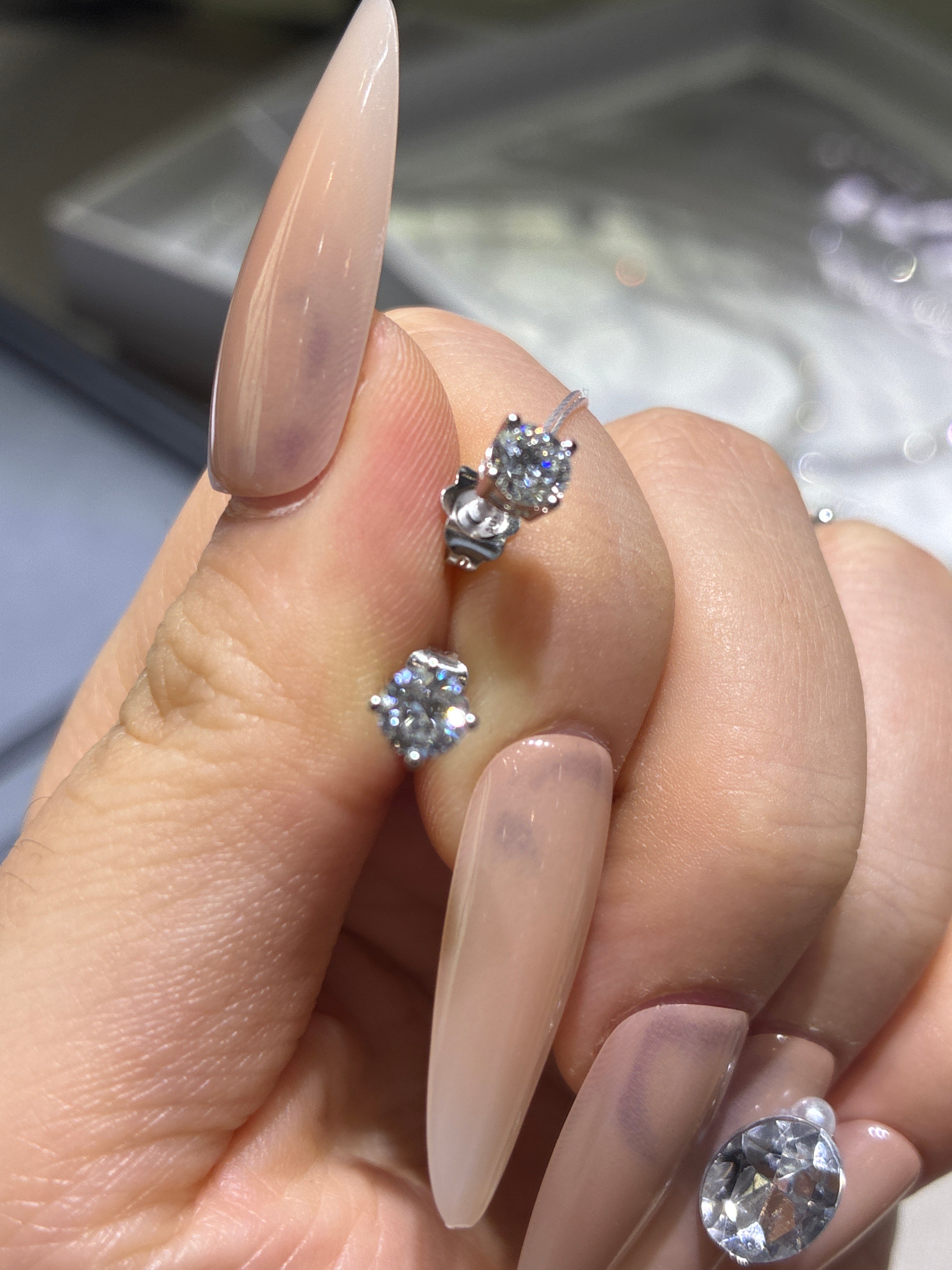 For user 18k gold earrings D/E/vs 0.652ct