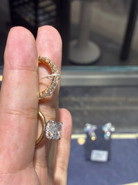 For twrehyouqueen , ring 18k gold two-tone main stone 4.09ct E/VVS2 side stone 0.163ct and band 18k yellow gold stone 4.525ct D-E/VS,VVS