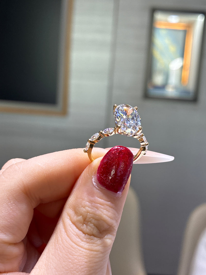 Deposit For G 2.5ct oval cut with marquis cut band E/vs customize