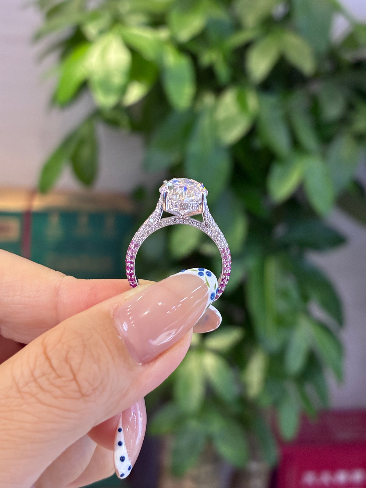 For Mika_co, deposite for 3ct Elongated cushion, E/VVS2, with 1ct gradient color sidestones (194pcs) , total 4ct in 18k solid yellow gold