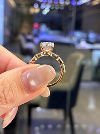 For Jeanie 14K yellow gold, with a 4.090ct cushion-cut center diamond and 0.659ct total side diamonds, E color, VVS2 clarity.