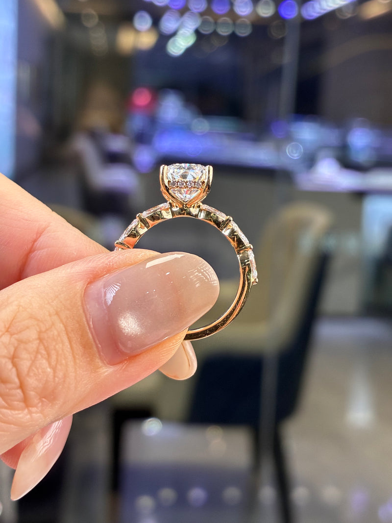For Jeanie 14K yellow gold, with a 4.090ct cushion-cut center diamond and 0.659ct total side diamonds, E color, VVS2 clarity.