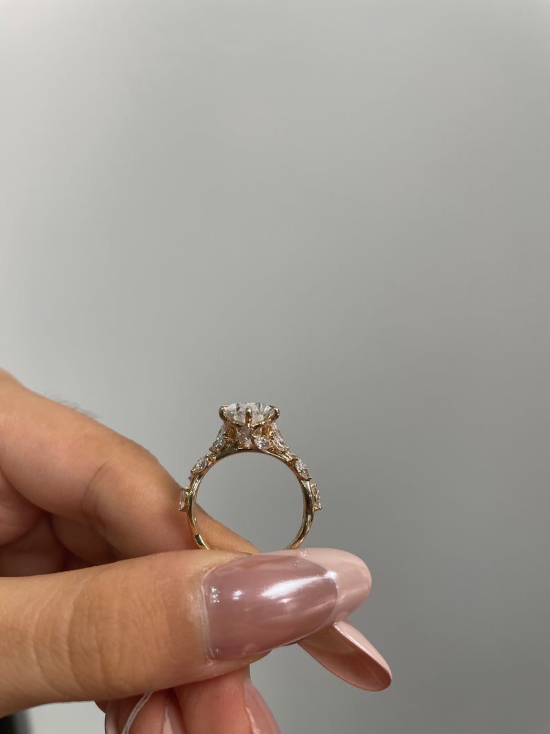 For Mar 14k yellow gold ring with 3.060ct E VS1 diamond And 1.009ct side stones