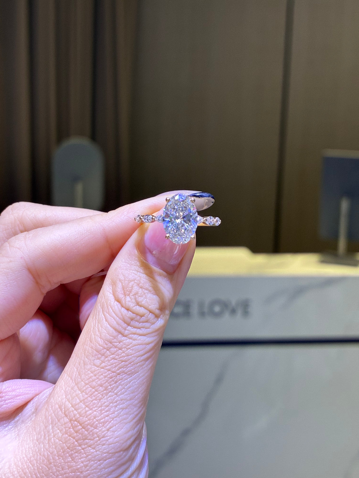 For Jennifer, 2.69ct Oval diamond, E/VVS2 with 0.439ct sidestones, in 14K Yellow gold (Ready to Ship)