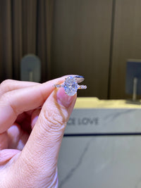 For Jennifer, 2.69ct Oval diamond, E/VVS2 with 0.439ct sidestones, in 14K Yellow gold (Ready to Ship)