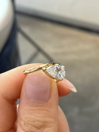 For uniquely 14k yellow gold D/vvs2 pinky ring 1.01ct