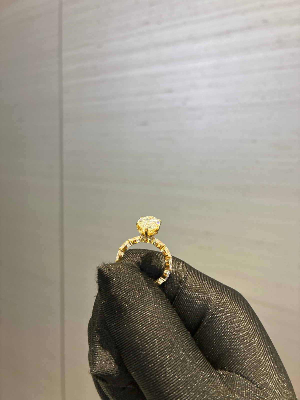 For SKYLA 5ct marquise E-VS1 18k gold