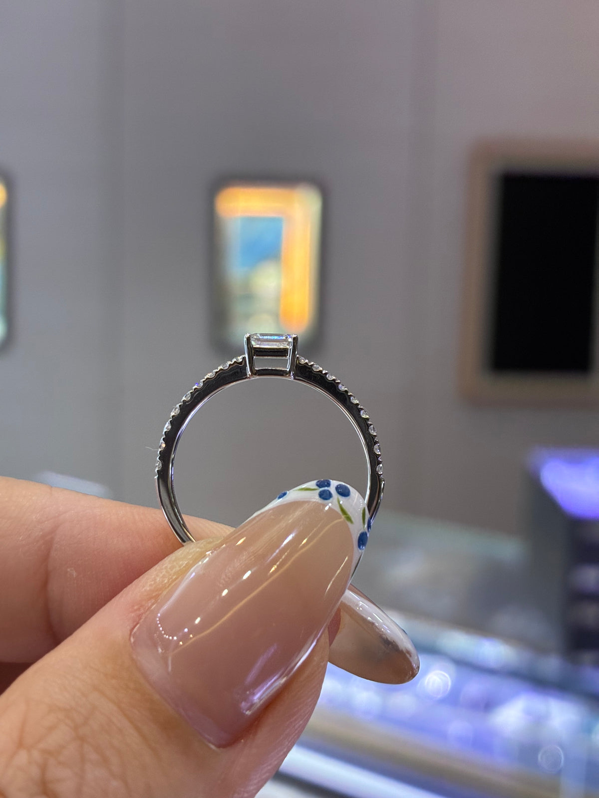 For Suzan’s, 0.426ct lab diamond band in 18k gold