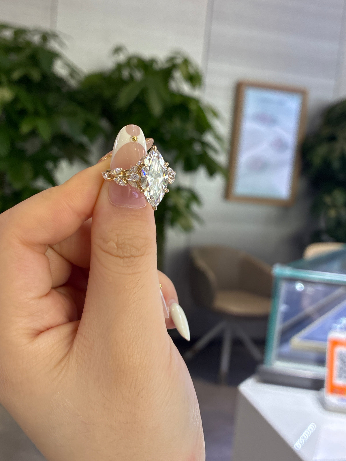 For Jaden (18k oval,3.7ct,D,VS1)