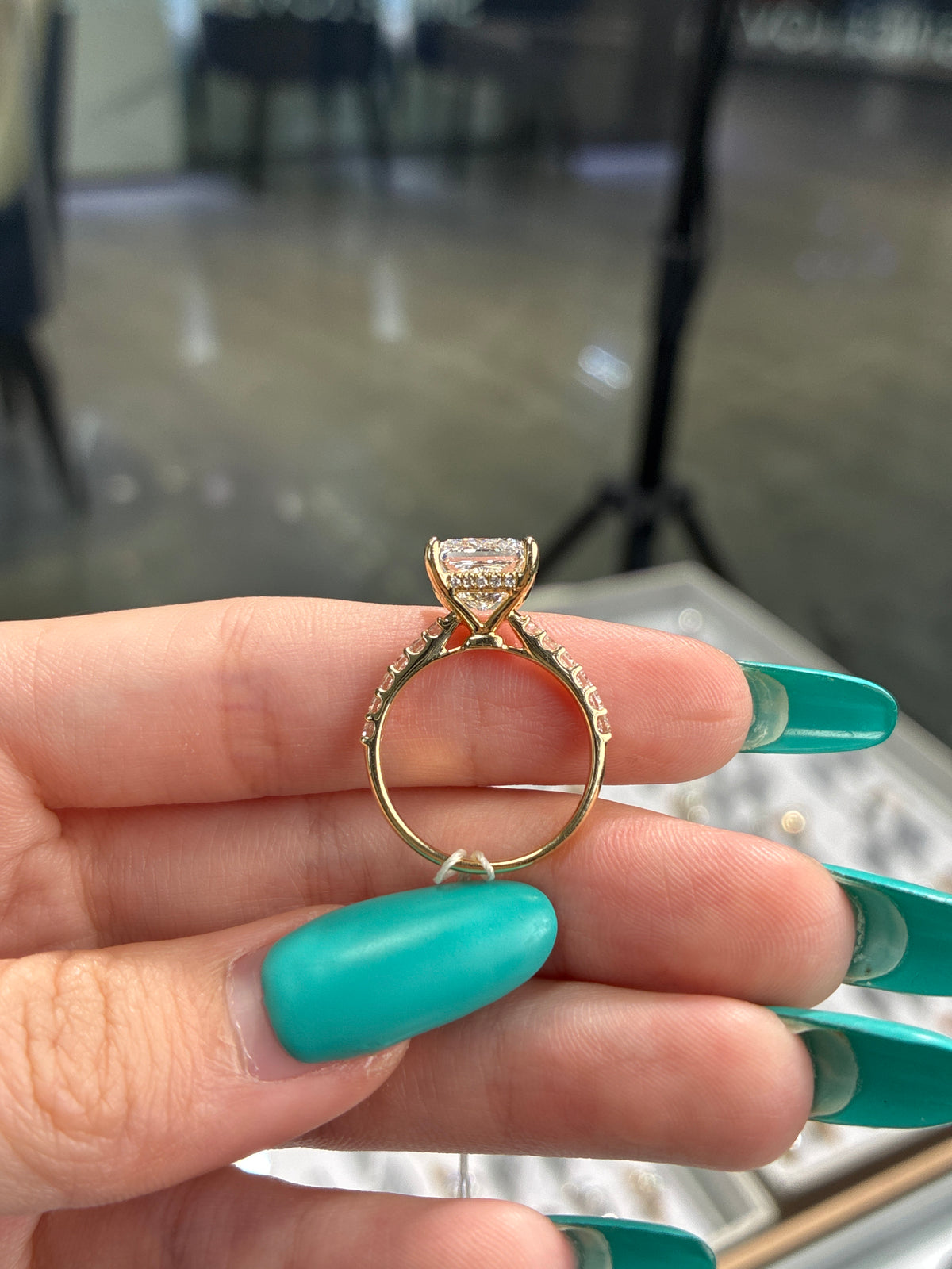 For Janel Stroud 14K solid yellow gold 3carat princess cut E/VVS2, with 0.386ct sidestones