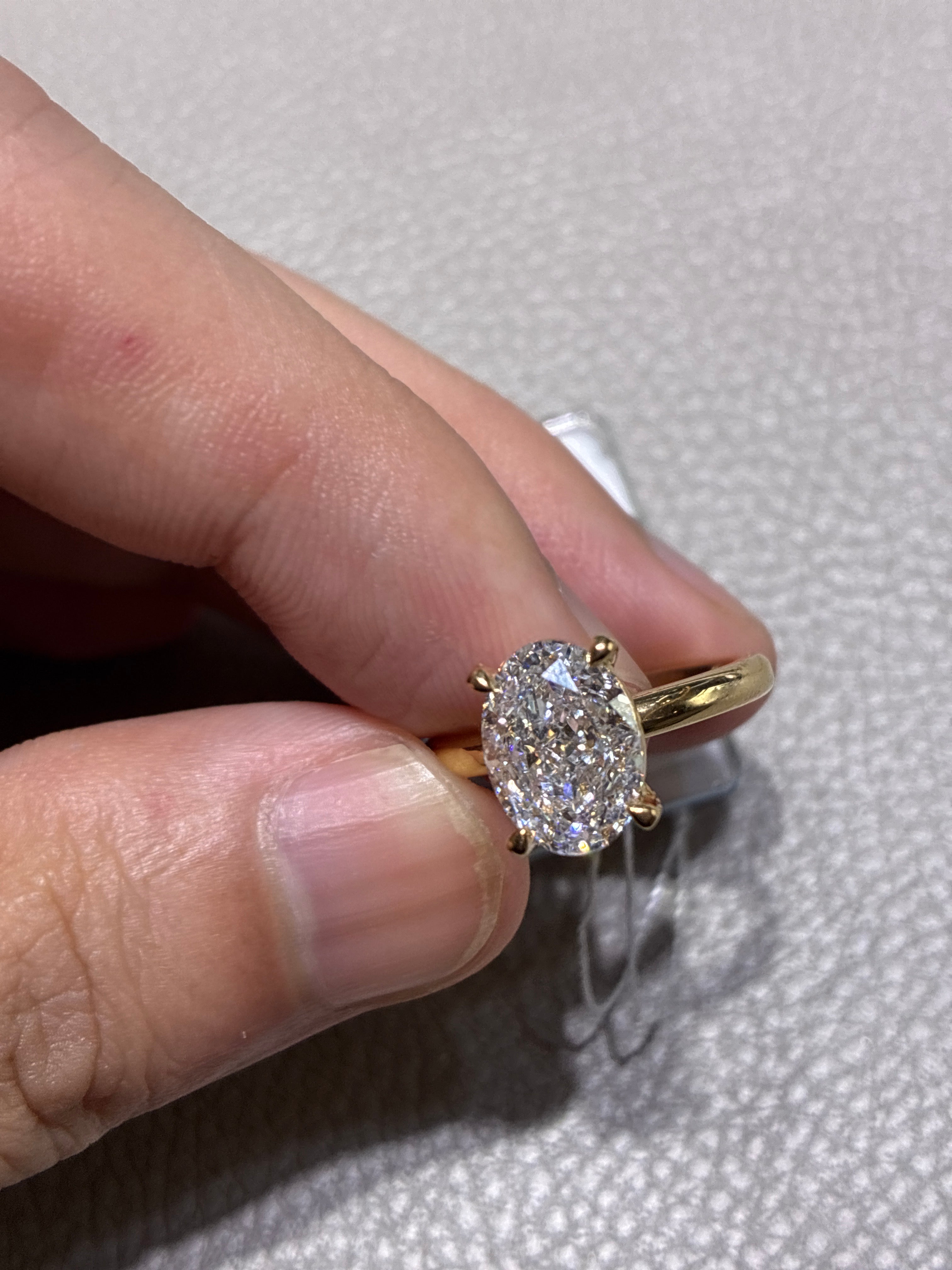 14k gold, 3 carat oval hidden halo diamond ring（E/vs1）