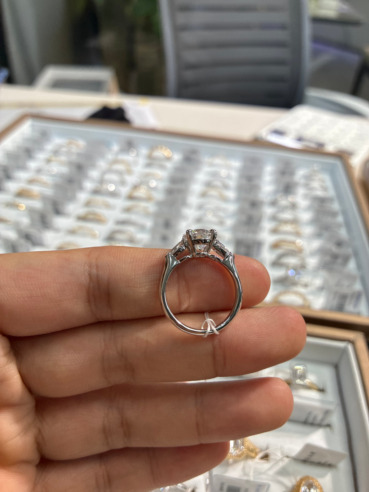 For jason 14k yellow gold ring with 3ct radiant diamond 3ct D vvs2 And 0.6ct side diamonds