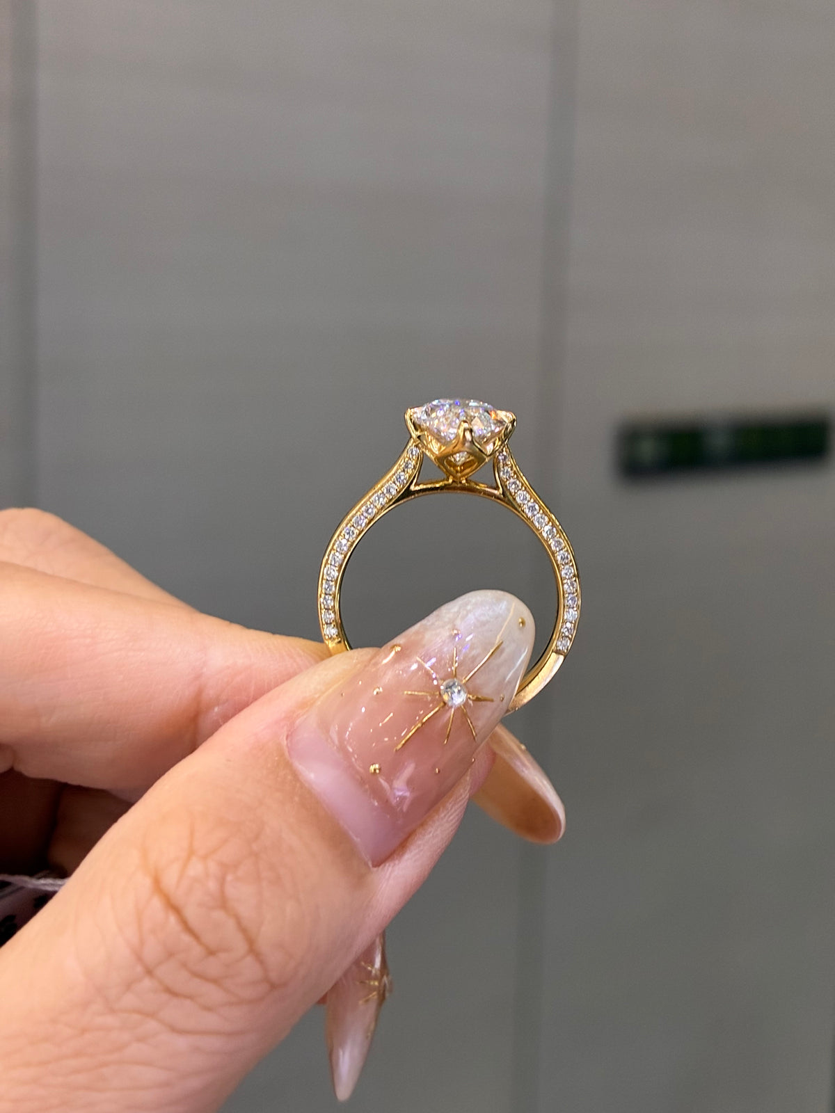 2.6ct Marquis with 0.286ct sidestones lab Diamond Ring,D/VVS2, 18k gold