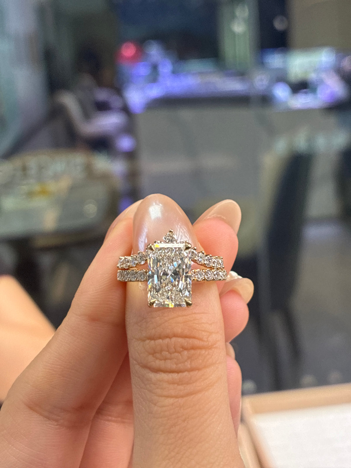 For shymezz 14k yellow gold(3.06ct main stone, E/VVS2+0.4ct total band) need engraving , ready to ship