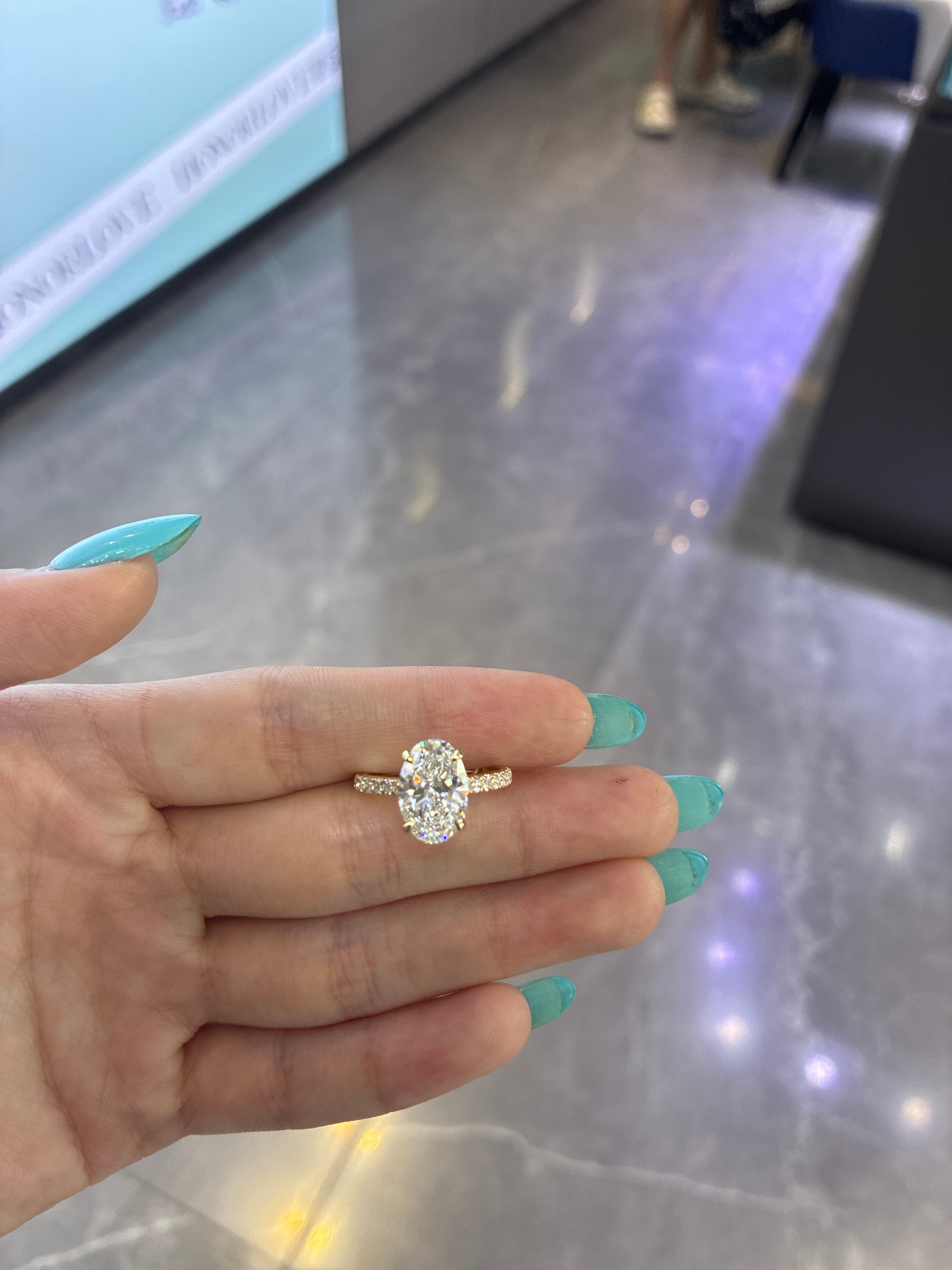 Deposit For cocosmiletoo 14K yellow gold 3.03 oval cut ＥVS1 with 0.431 side stones and hidden halo
