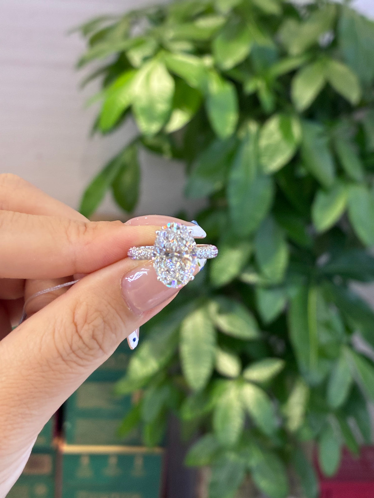 For Mika_co, deposite for 3ct Elongated cushion, E/VVS2, with 1ct gradient color sidestones (194pcs) , total 4ct in 18k solid yellow gold