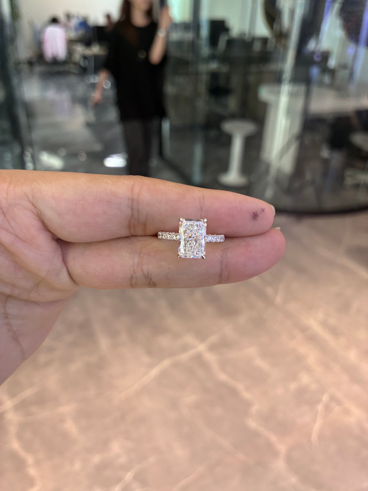 For da_da874 3ct D vvs2 diamond ring And 0.473ct side stones