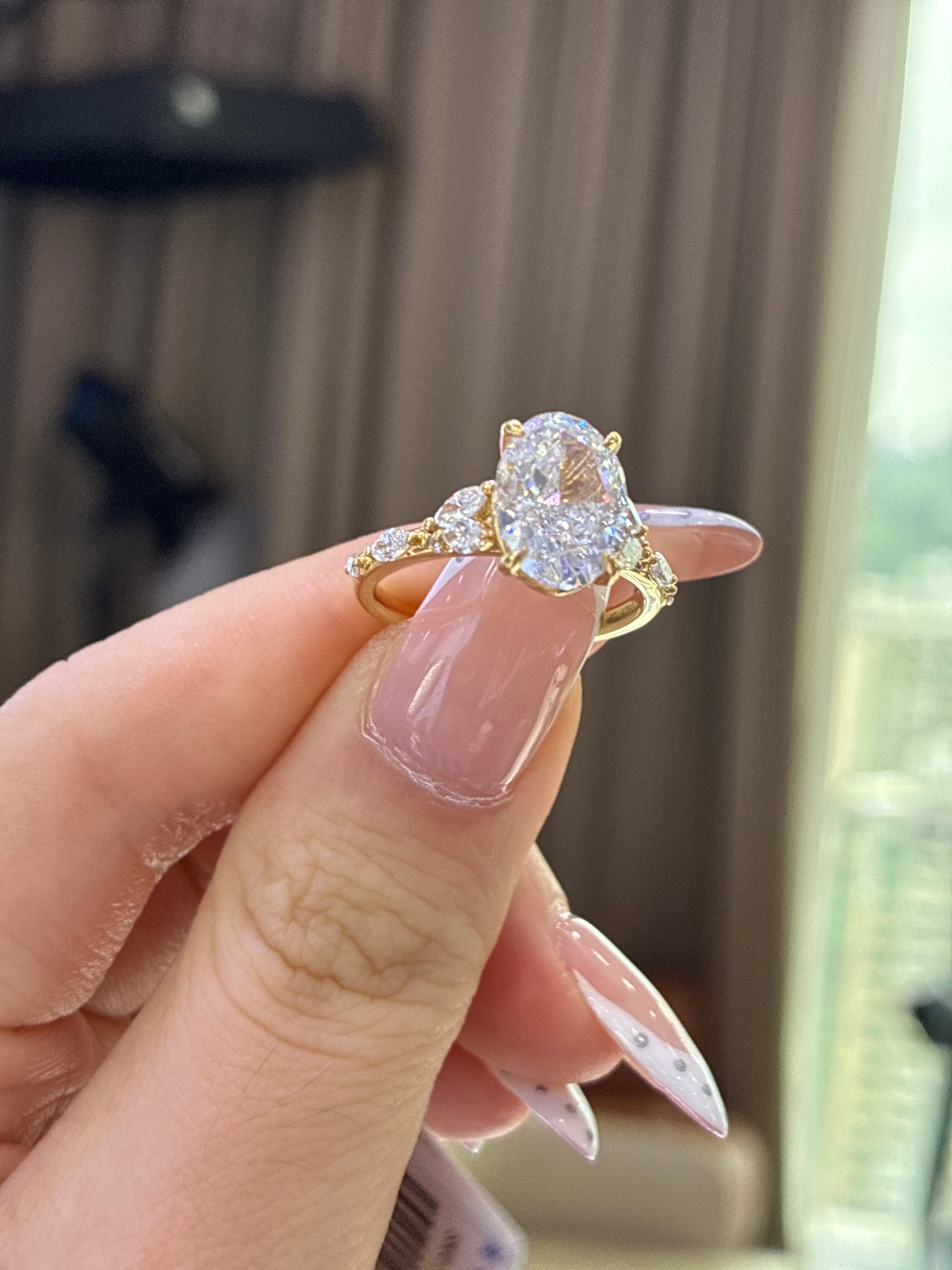 18k oval cut yellow gold  D-vs1 3.36ct side stone 0.427ct