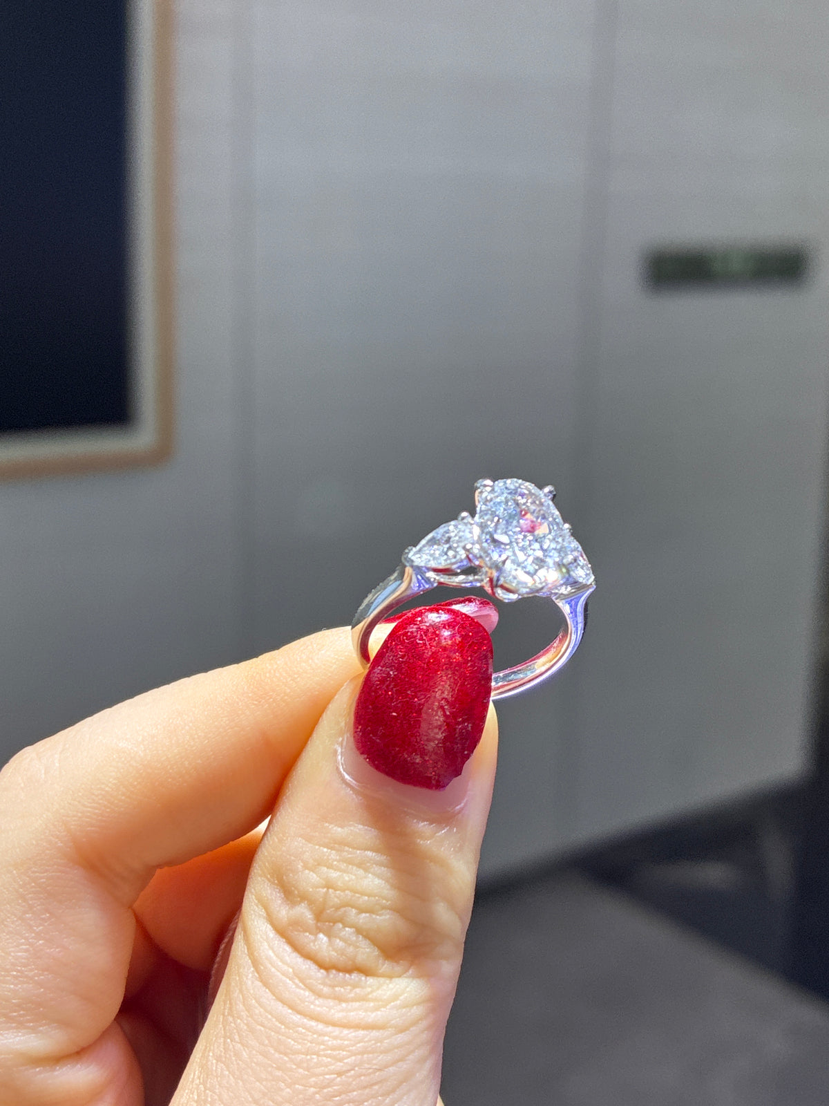Platinum three stone D/vvs2 main stone 3.09ct side stone 0.614ct
