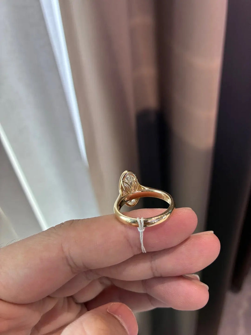 Deposit For Marisa 2-carat oval ring in platinum, with a plain band and a cathedral setting