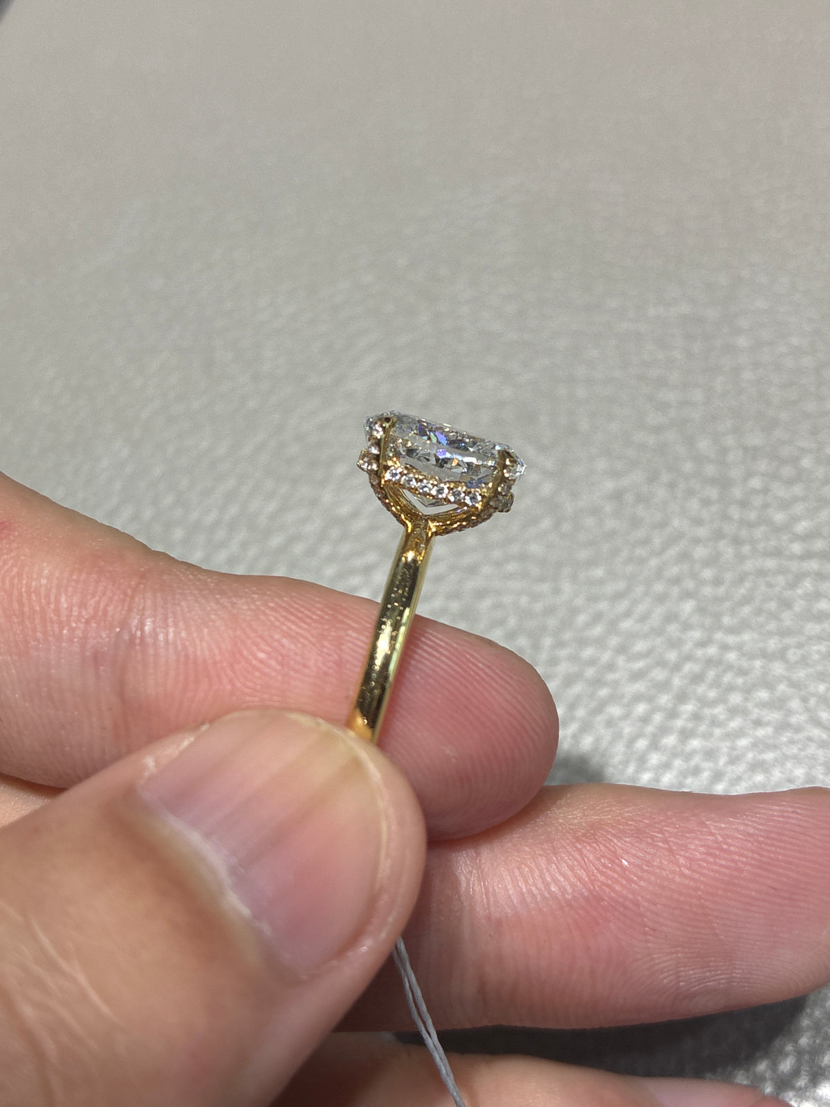 18k gold oval 3.2 carats, hidden halo