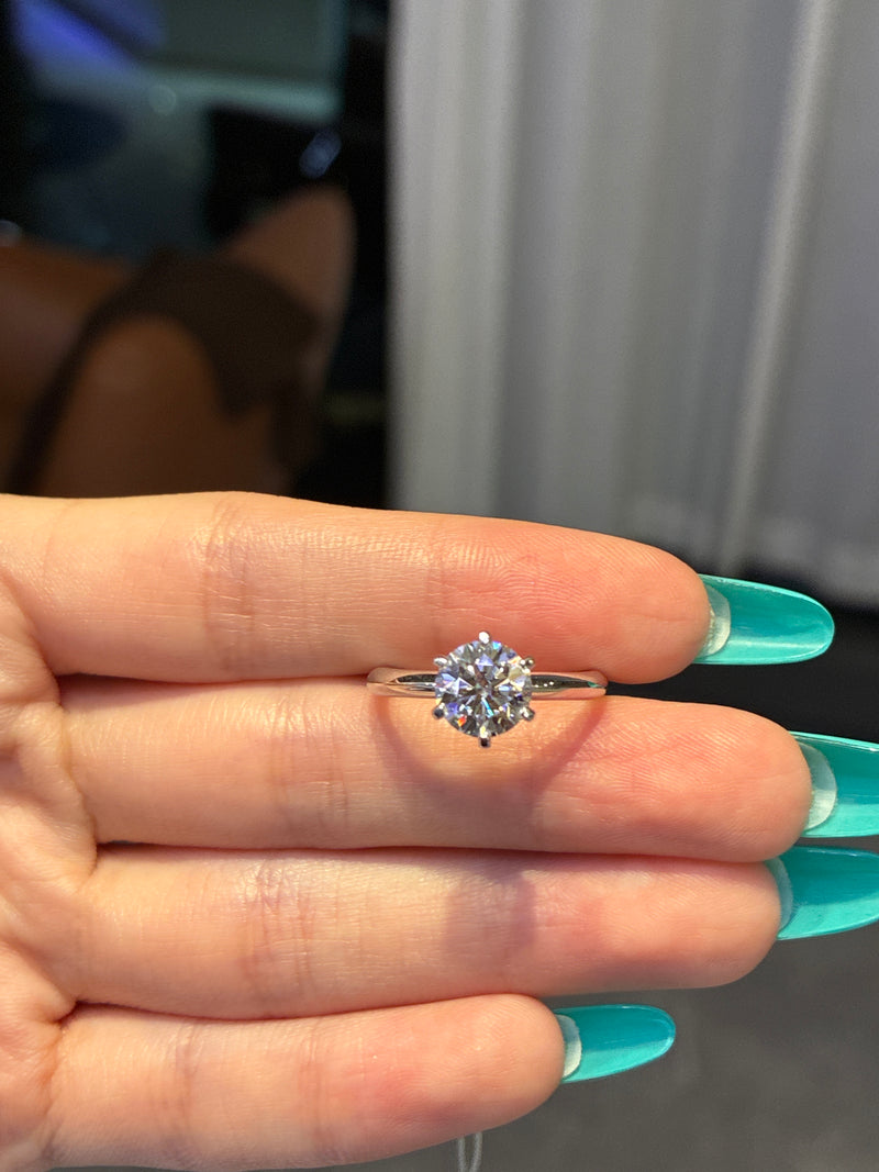 Customization For Gametimebaby Platinum950 1.53carat D VVS2 6prongs ring&18k white gold 4prongs earrings E VVS2(1carat each,total 2carats)with flying saucer. Each stone comes with IGI certificate