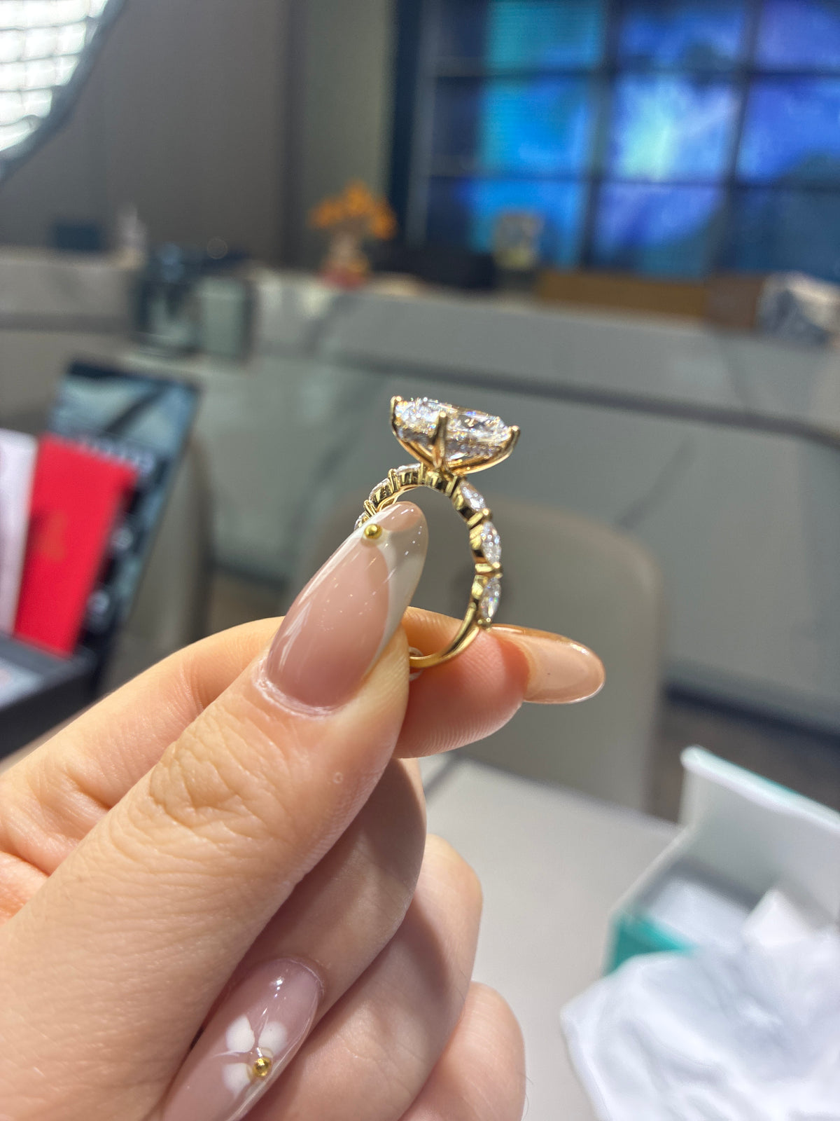 For sitss 14k yellow gold D/vvs2 main stone 3.5ct side stone 0.587ct