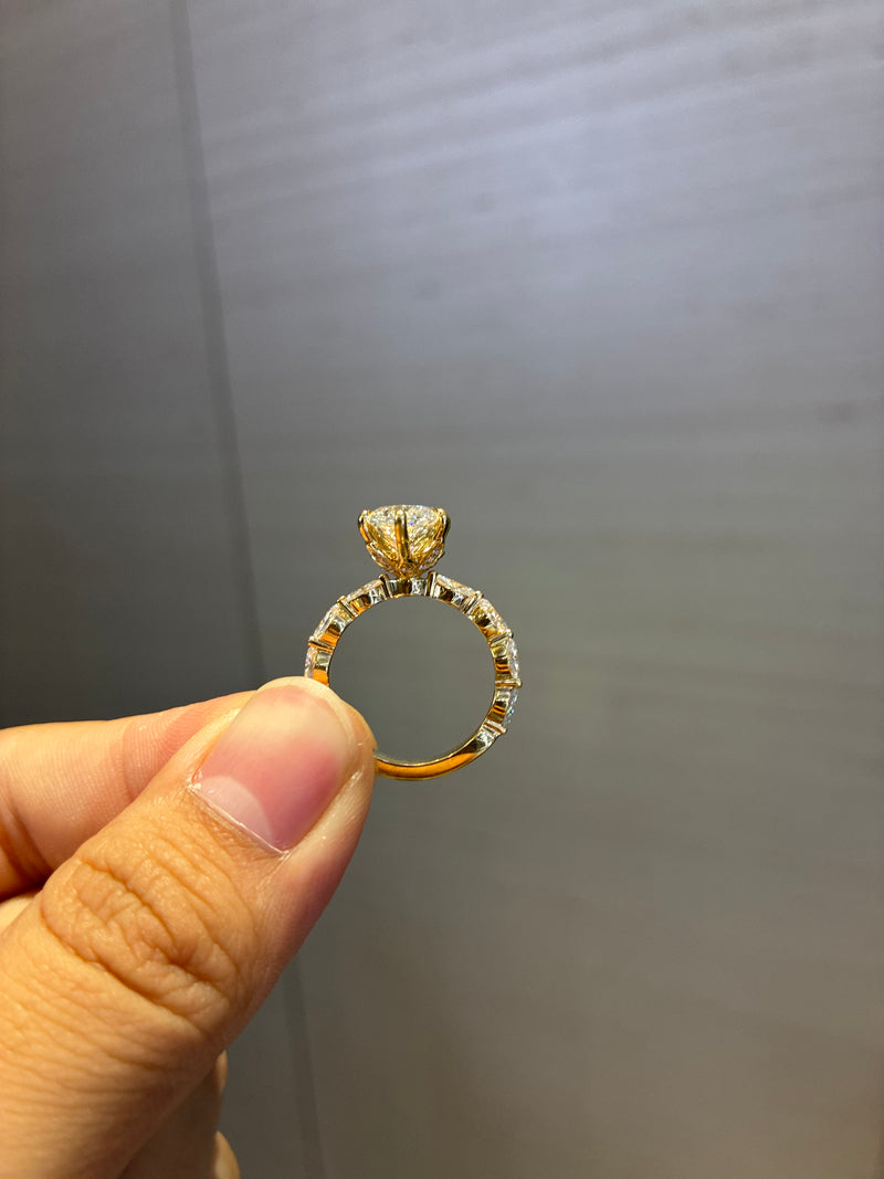 For Ms.Molly78979 5.02ct/1p 1.062ct/24p 18k gold Ring