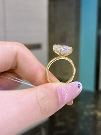 Deposit For Razif 18k yellow gold 3ct E/vvs2 cushion cut  2.5mm