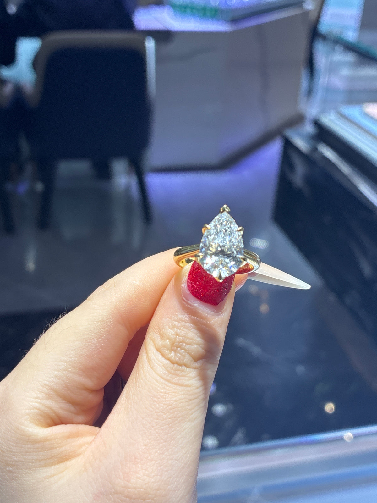 For vivi 14k yellow main stone 5.01 carat side stone 0.065ct E/vs1