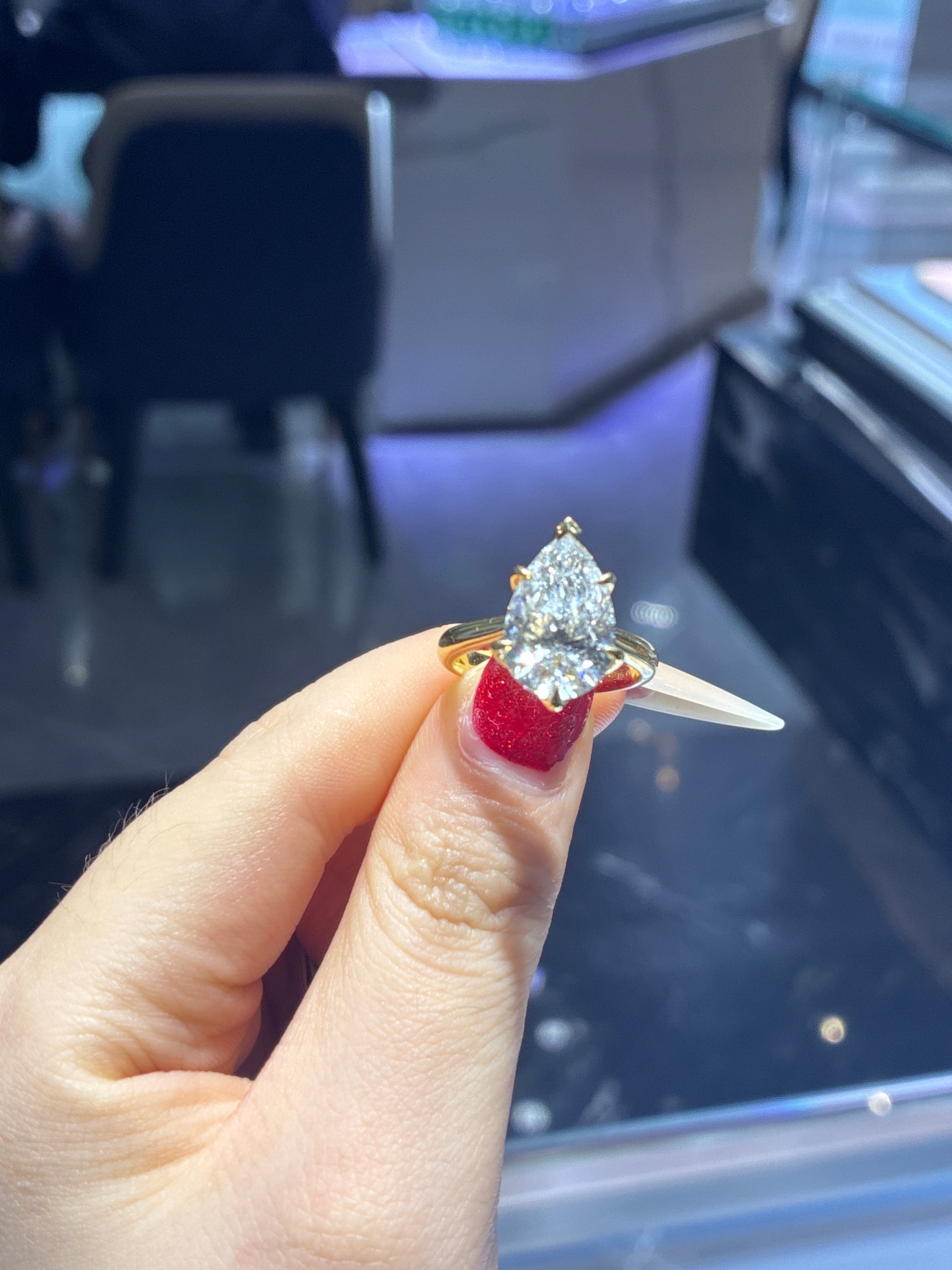 For vivi 14k yellow main stone 5.01 carat side stone 0.065ct E/vs1
