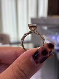 For Ty 3ct radiant cut 14k E/vvs2 with 0.512ct sidestones