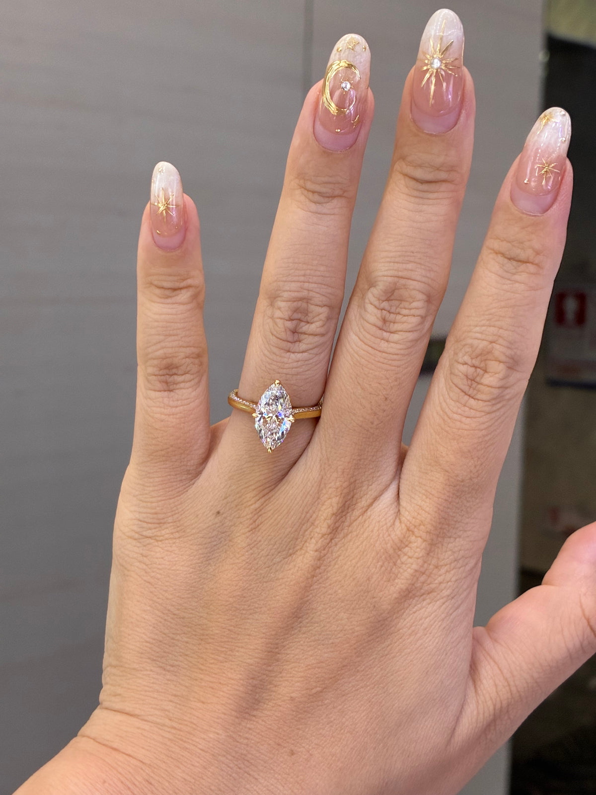 2.6ct Marquis with 0.286ct sidestones lab Diamond Ring,D/VVS2, 18k gold