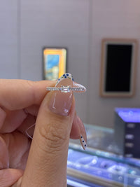 For Suzan’s, 0.426ct lab diamond band in 18k gold