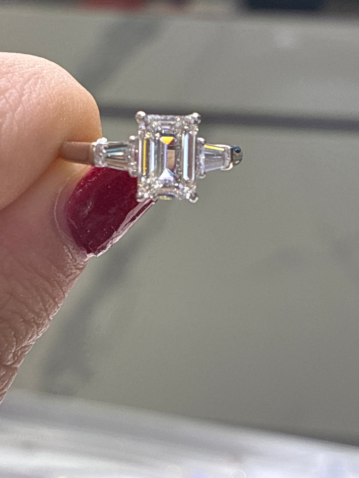 For Dana 18k gold yellow gold total 2.4 carat three stone ring