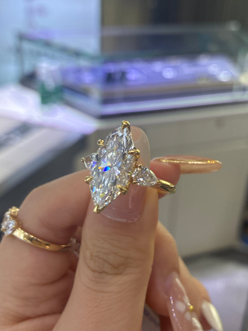 For Nailtech custom made 18k yellow gold E/vs1 5ct three stone design