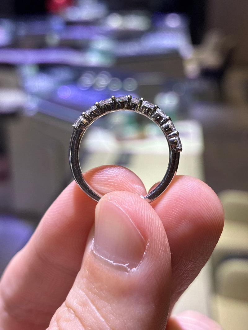 For Amy Round Brilliant Cut Chevron Band Ring//Platinum 950//9 Round Brilliant cut diamonds for total 1.018ct//D-E/VS-VVS//US Size 5.75