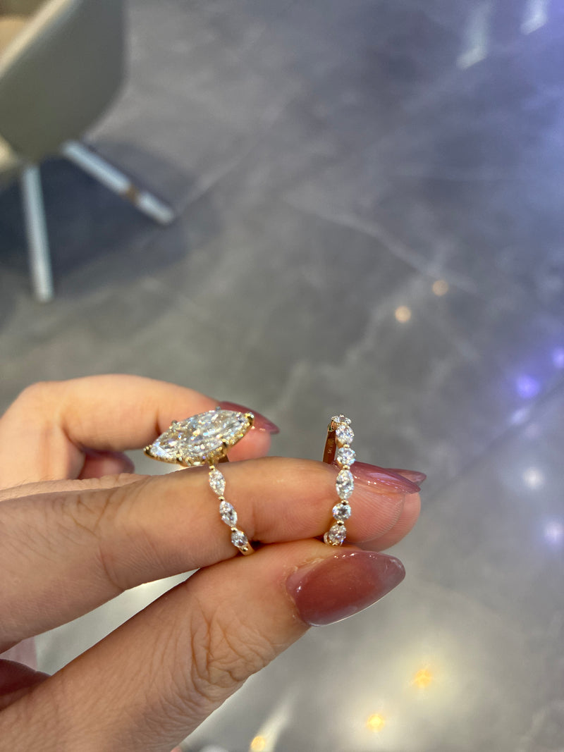 for Cynthia 14k yellow gold 2.5 marquise E/vvs2 with 0.451ct side stones with band 14k yellow gold round and marquise cut 0.409ct/4p